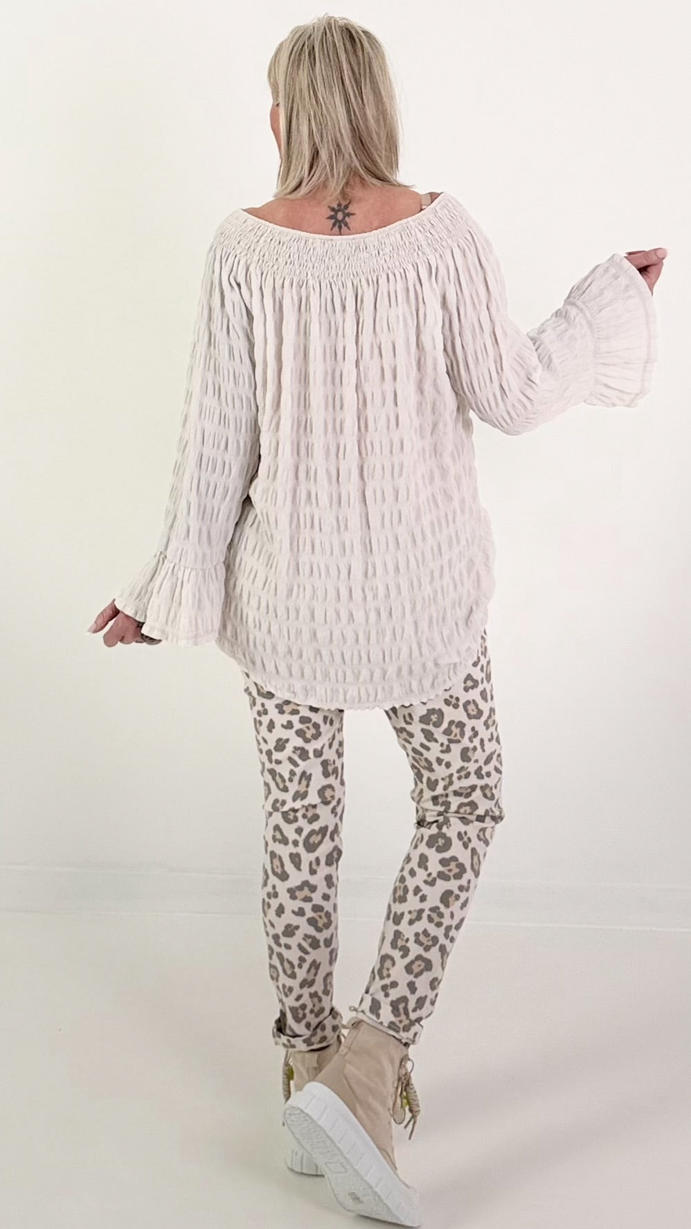 Structured tunic with tie belt and flounced sleeves - beige
