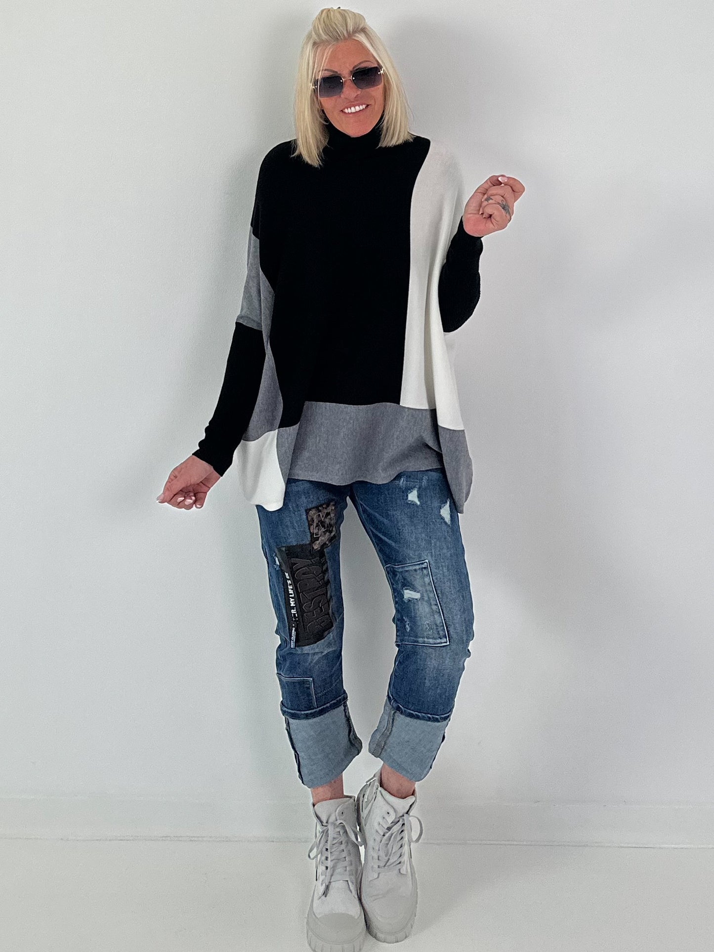 Oversized Feinstrickpullover mit Stulpenärmeln - schwarz-weiss-grau