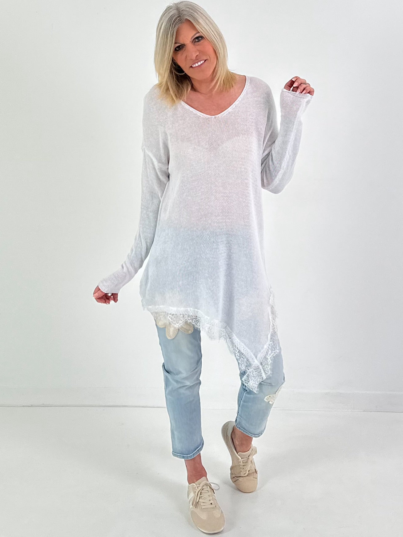 Knit sweater with lace - white