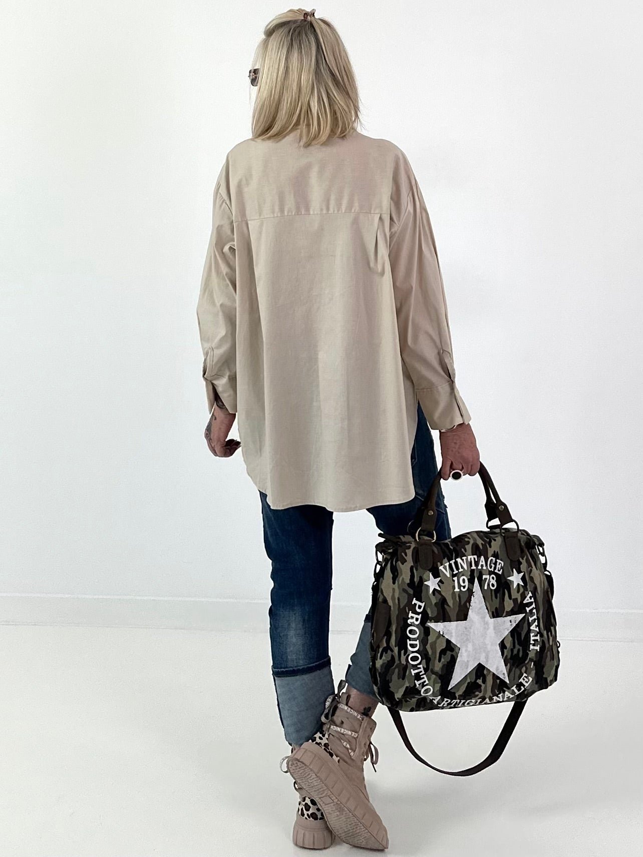 Bluse mit 3D-Blüten - beige