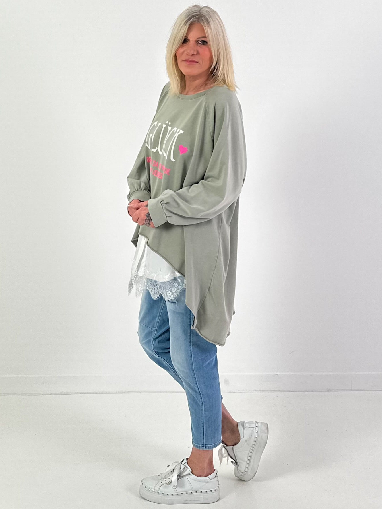 Oversized stonewashed Sweatshirt Modell "Glück..." - khaki