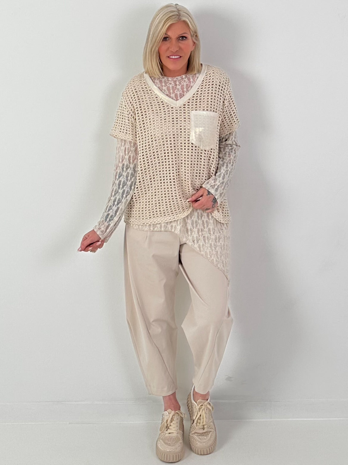 Häkelshirt mit V-Ausschnitt - beige