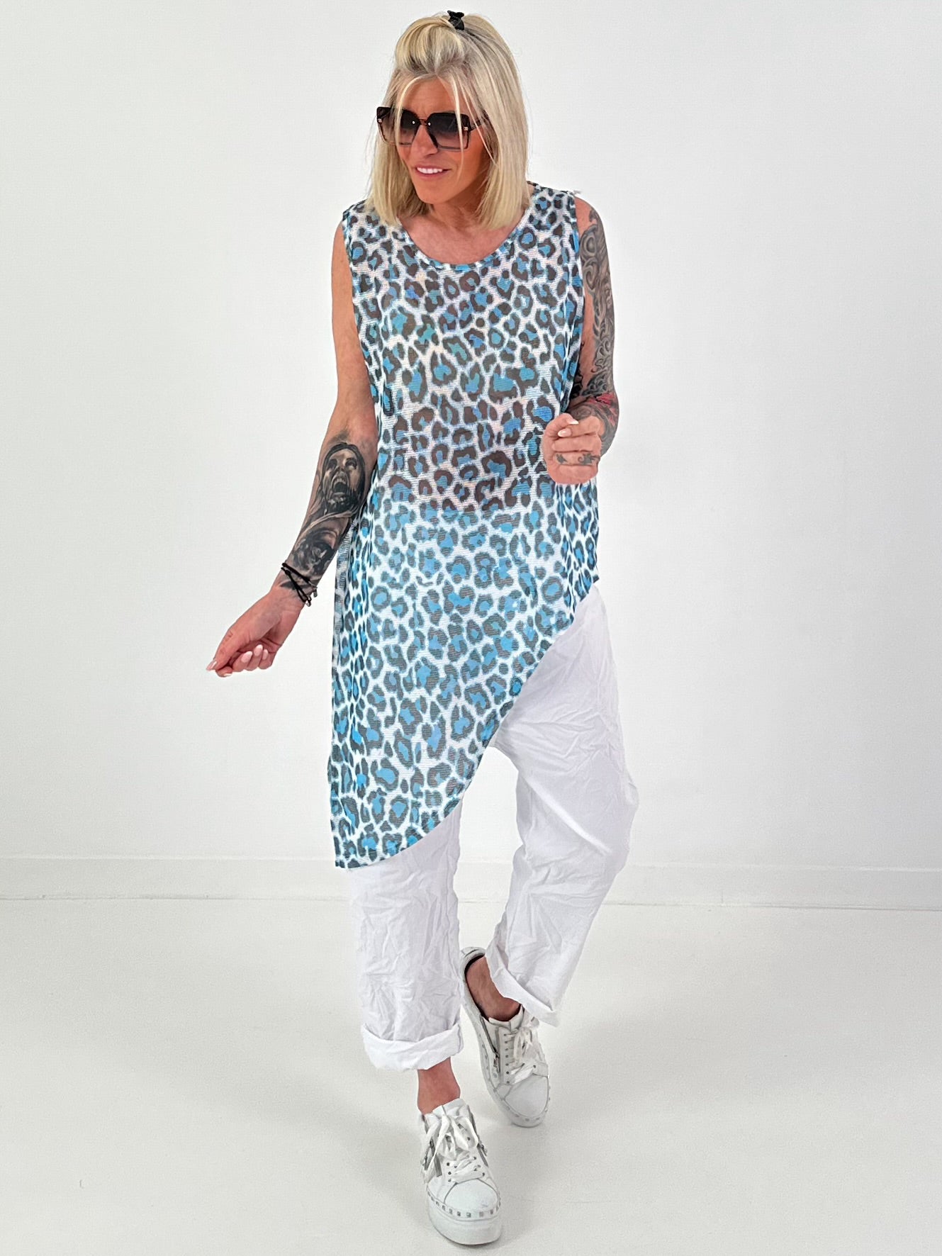Leo asymmetrical mesh top - light blue