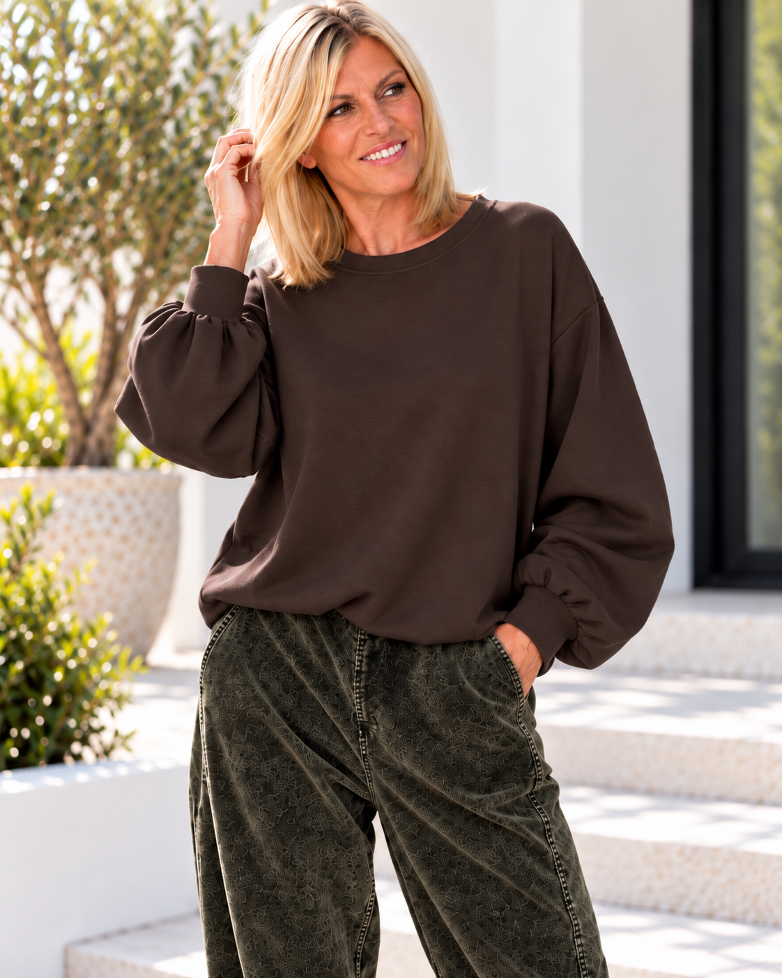 Balloon sweater with ruched sleeves - mocha