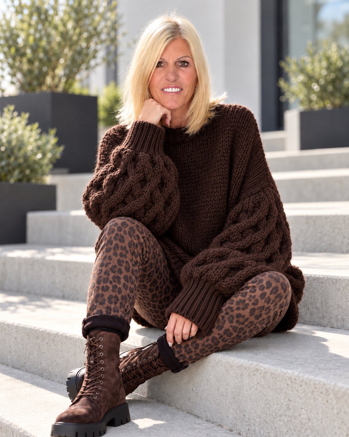 Oversized Pullover mit Grobstrickärmeln - mokka