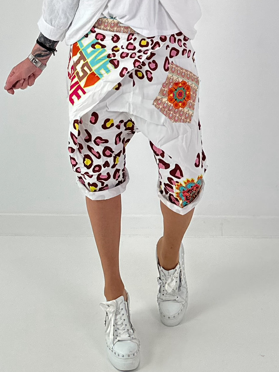 Short baggy shorts with overlap - beige