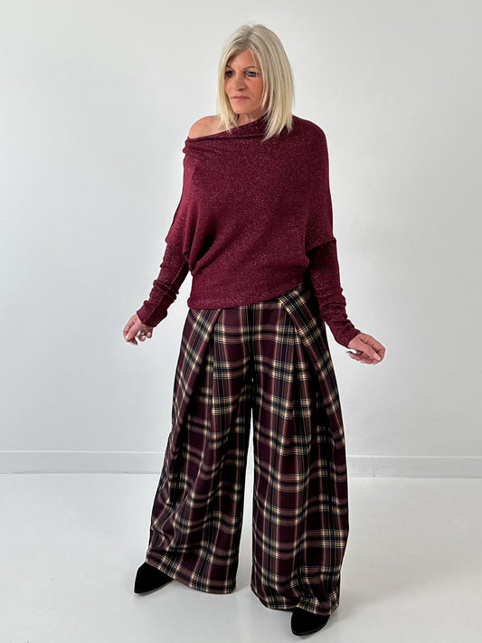 Asymmetrischer Pullover Modell "Asym Glow" - bordeaux