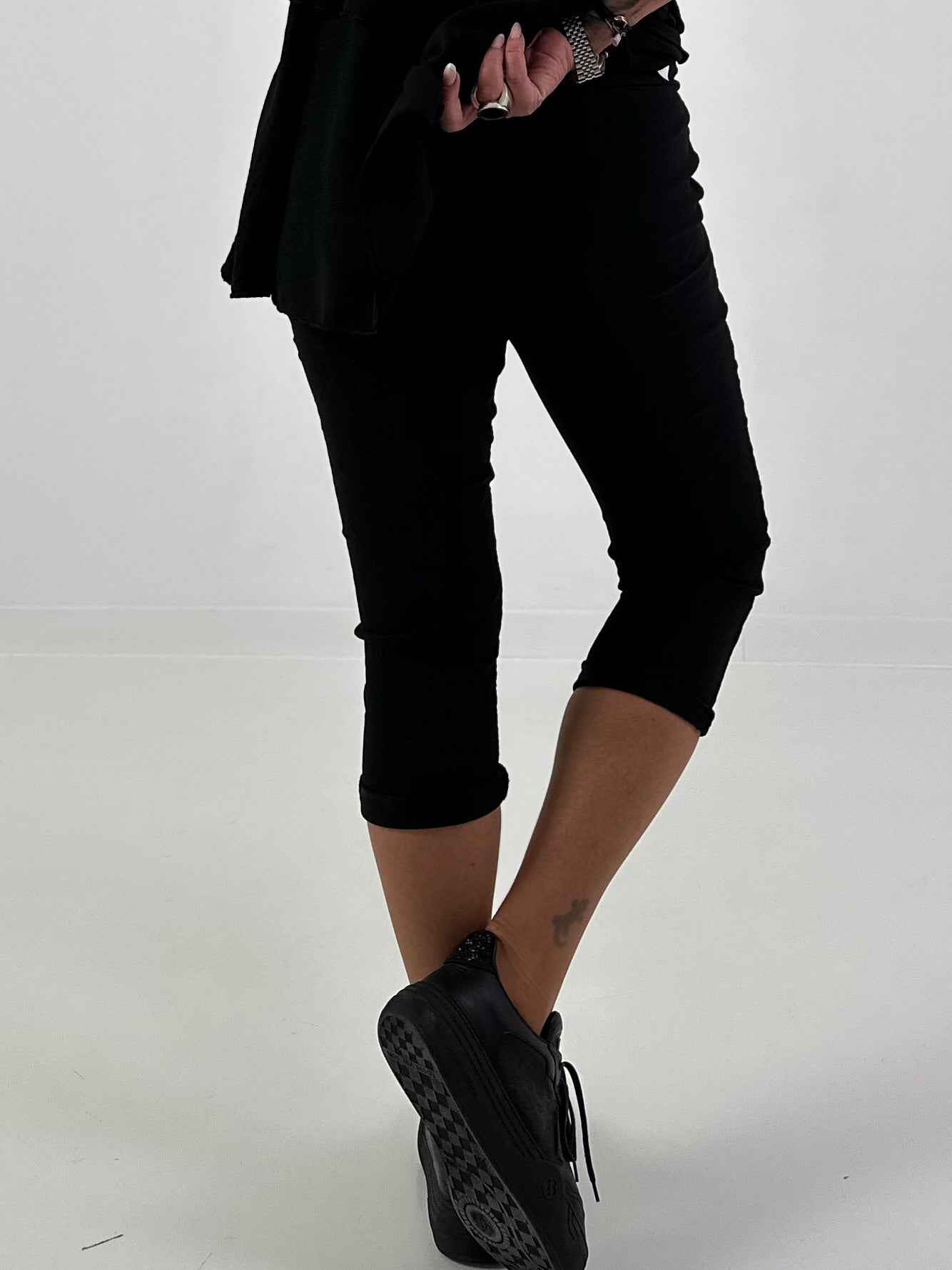 Capri Pants with Tie Waist - black