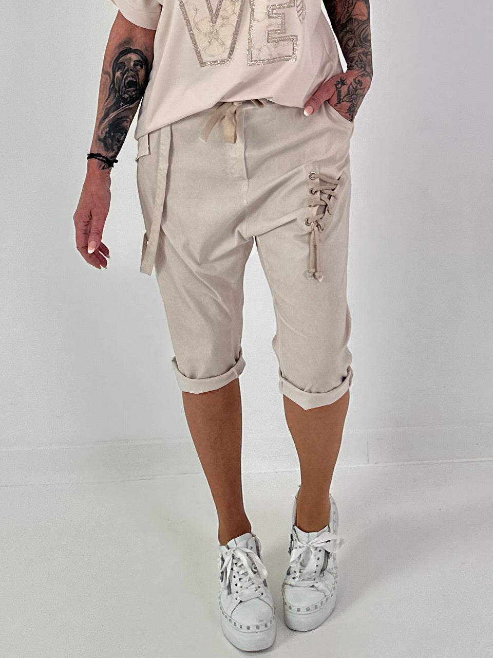 Baggy shorts with tie detail - beige