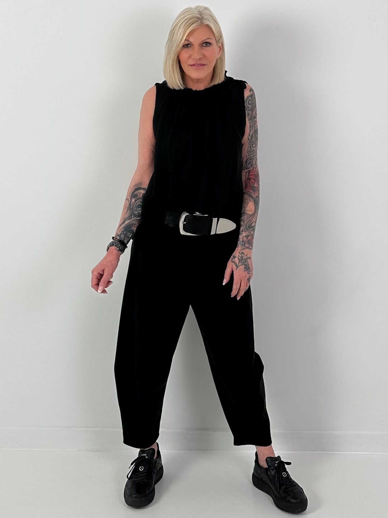 Seidentop mit Rüschenkragen und Schleife - schwarz