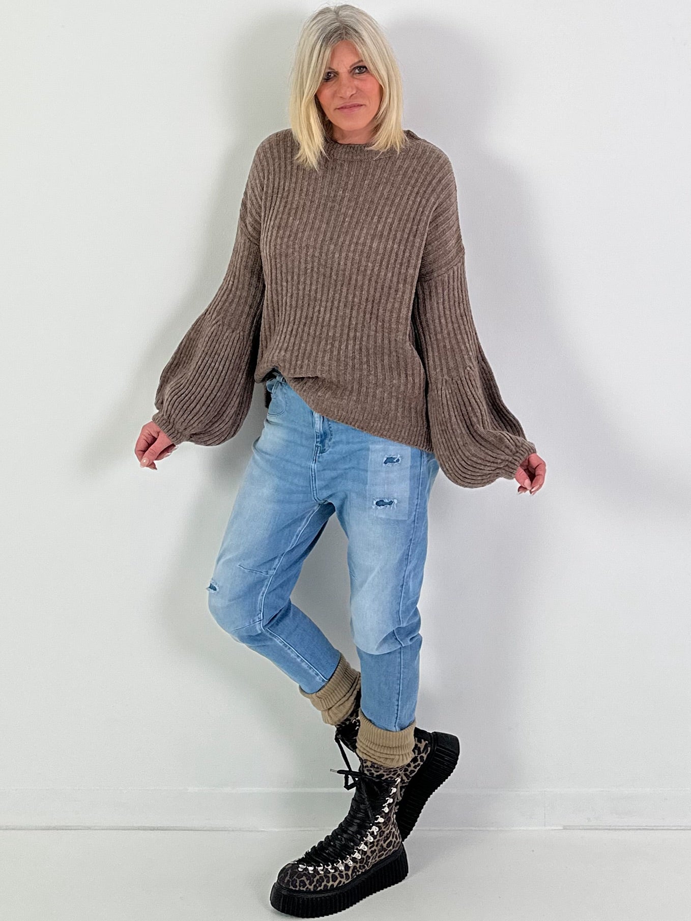 Trui model "CloudSleeve" - ​​taupe