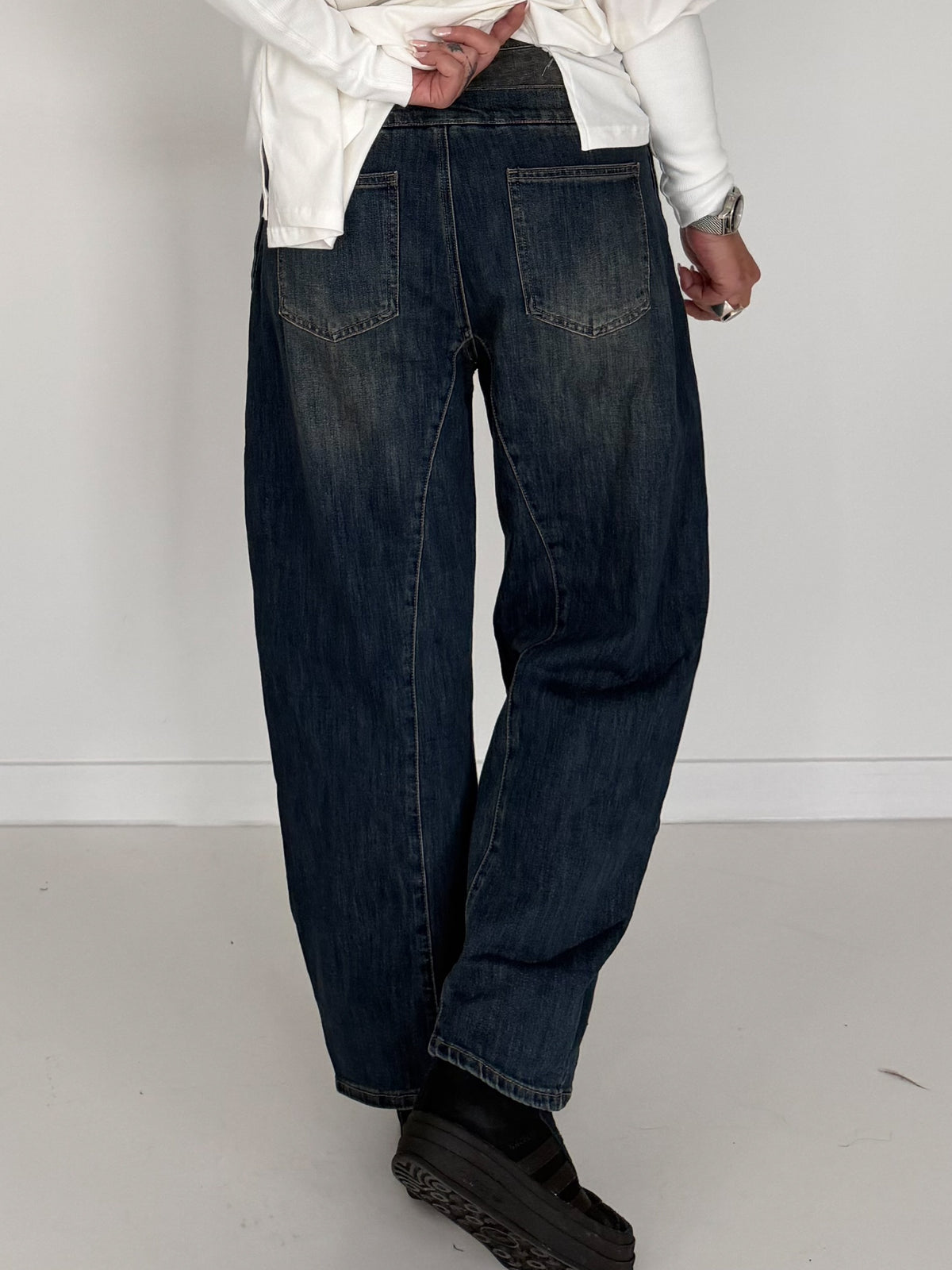 Jeans mit Leo-Print und Jeans-Latz - denim