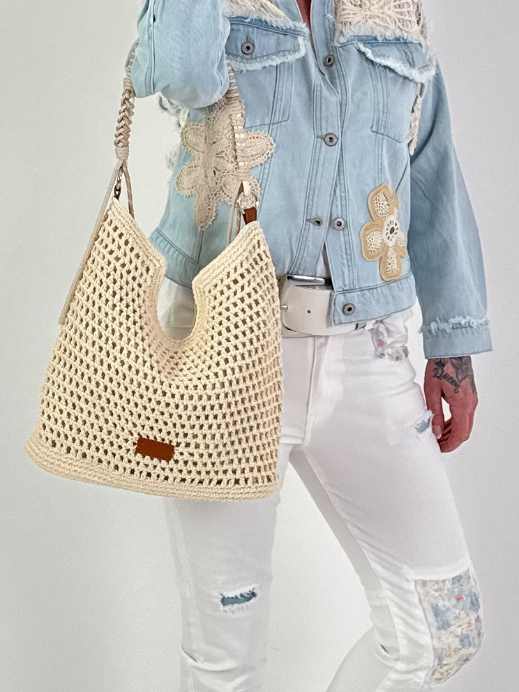 Gehäkelte Tasche mit Reißverschluss - creme