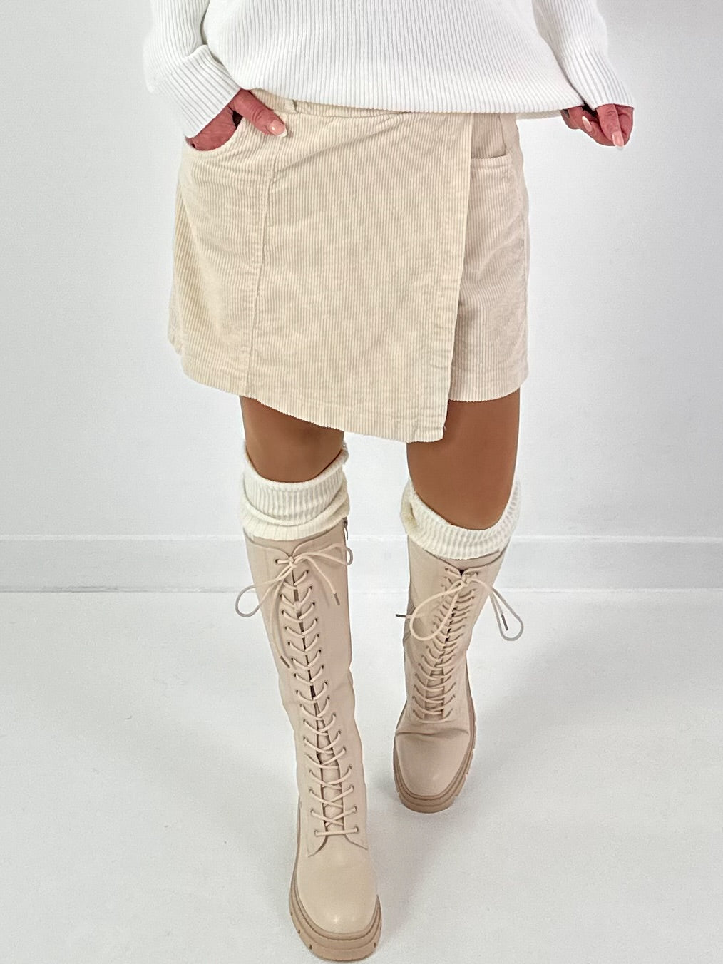 Skirt shorts model "Skorty" - ecru