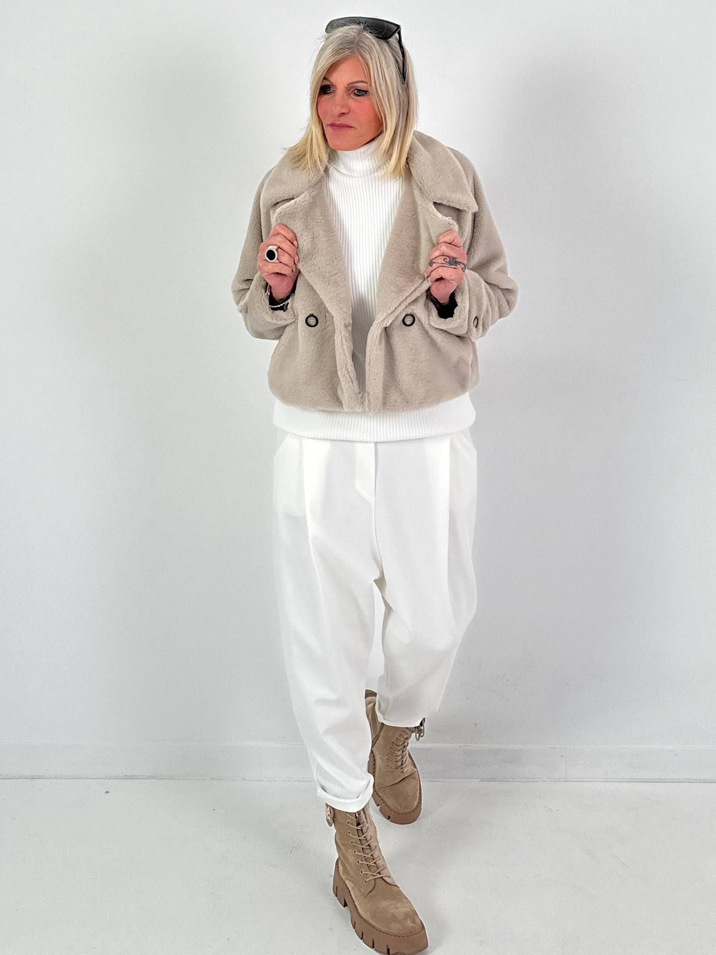 Bontjas model "Chic&amp;Charm" - beige