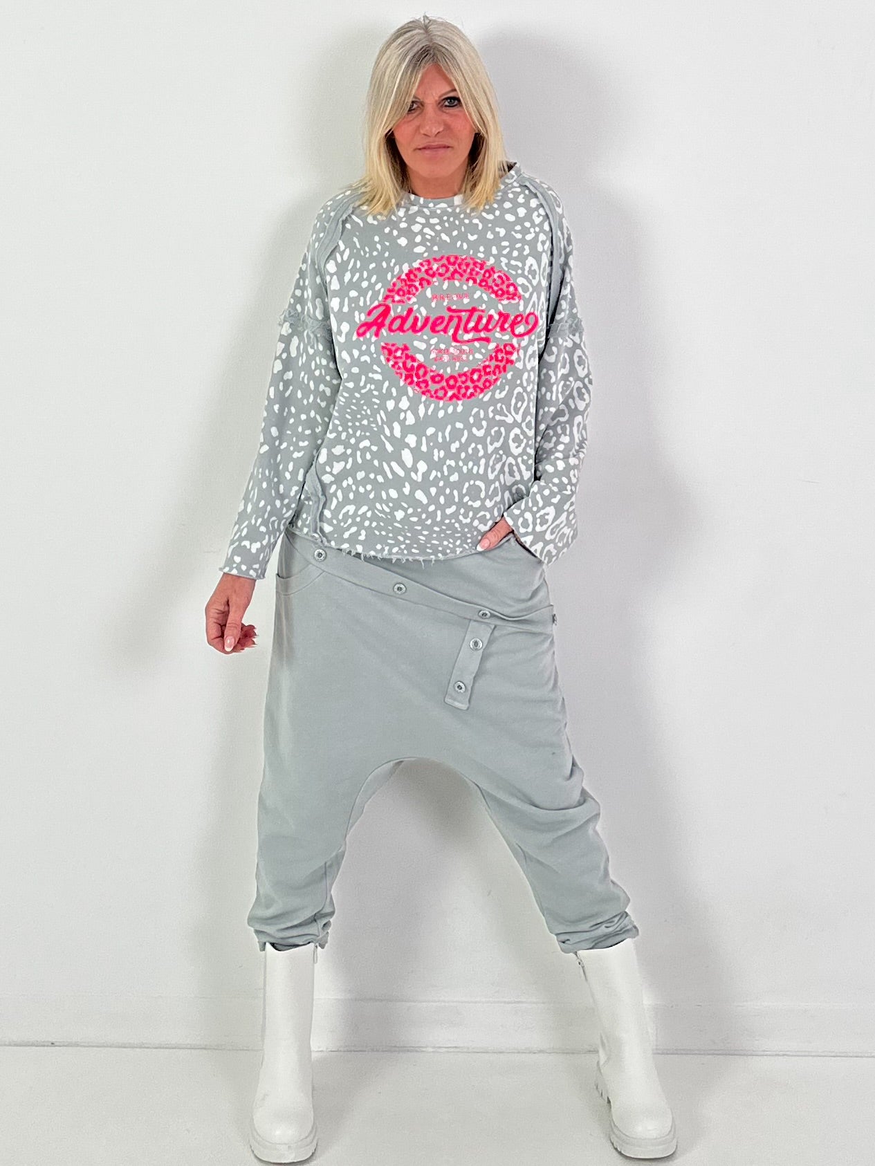 Oversized Sweatshirt Modell "Breave Adventure" - grau