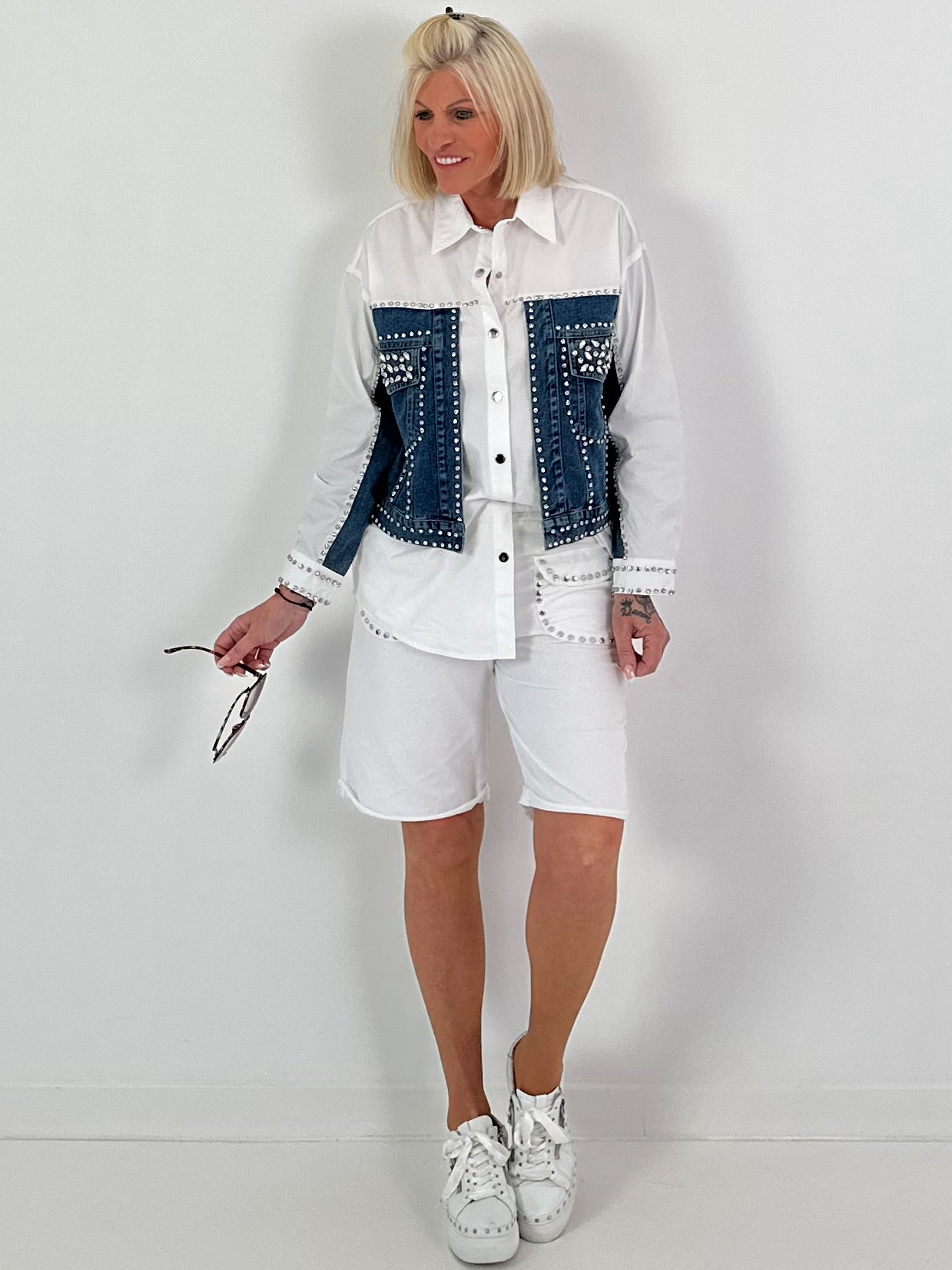 Blouse with denim and rhinestone details - white-blue