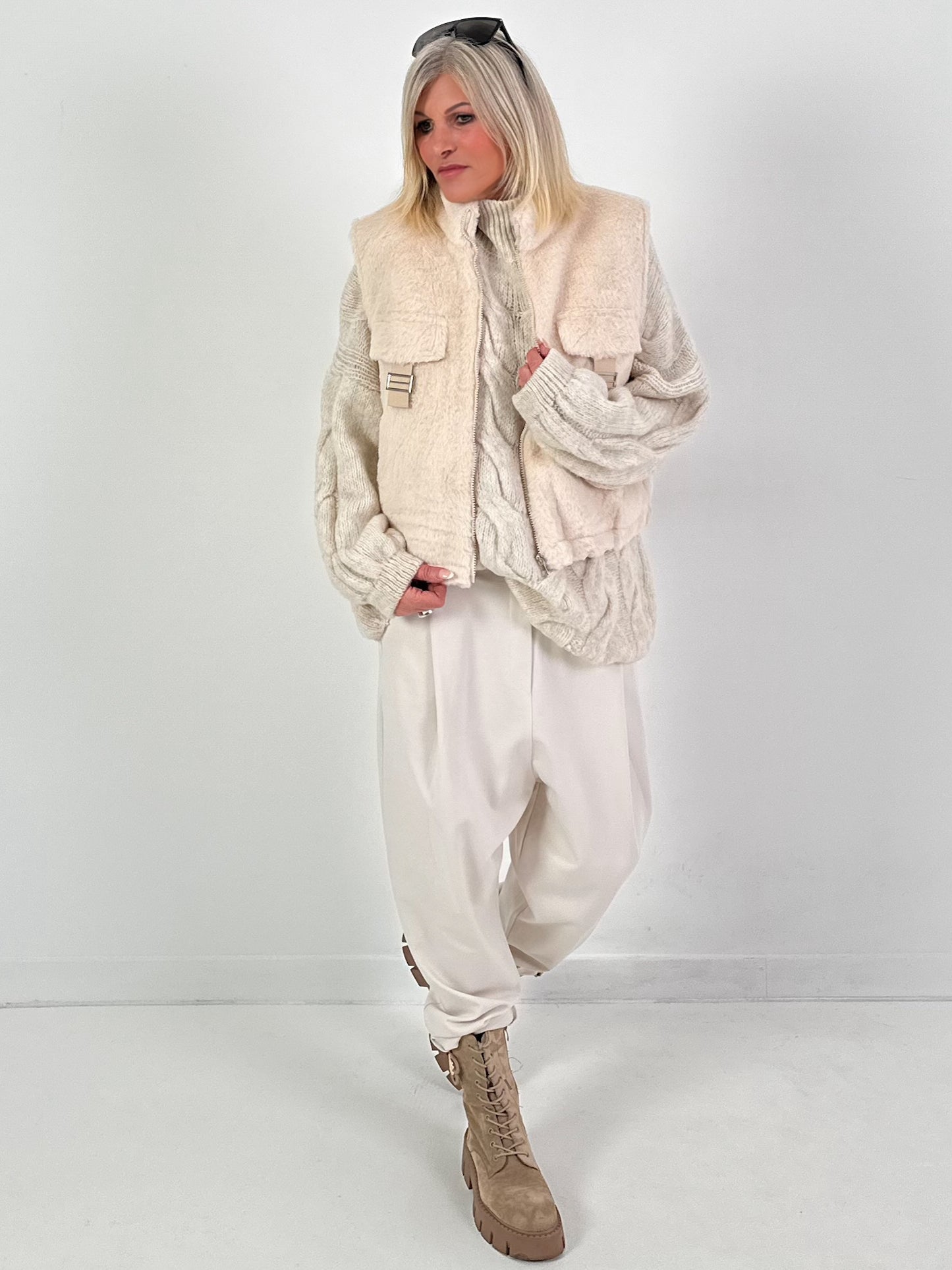 Fur vest model "Perfect Plush" - beige