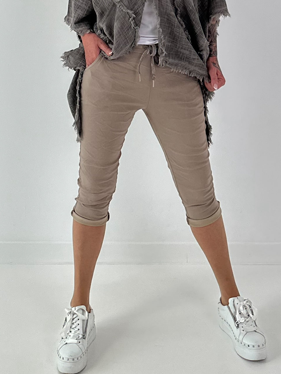Capri Hose mit Bindeband - taupe
