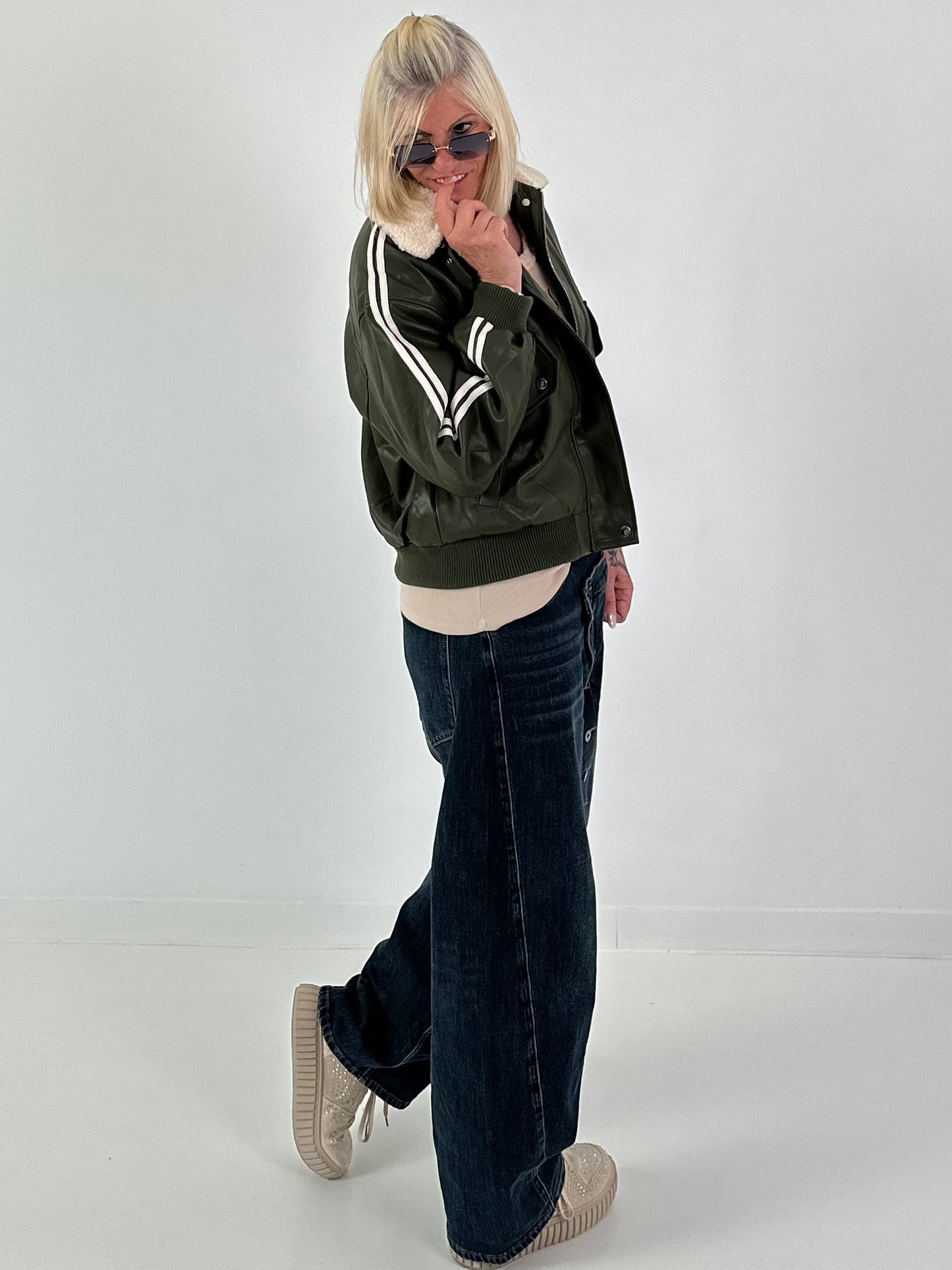 Stylish pilot jacket in leather look - olive