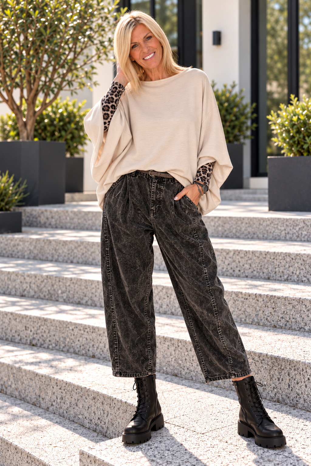Sweater mit Turn-Up-Ärmeln - beige