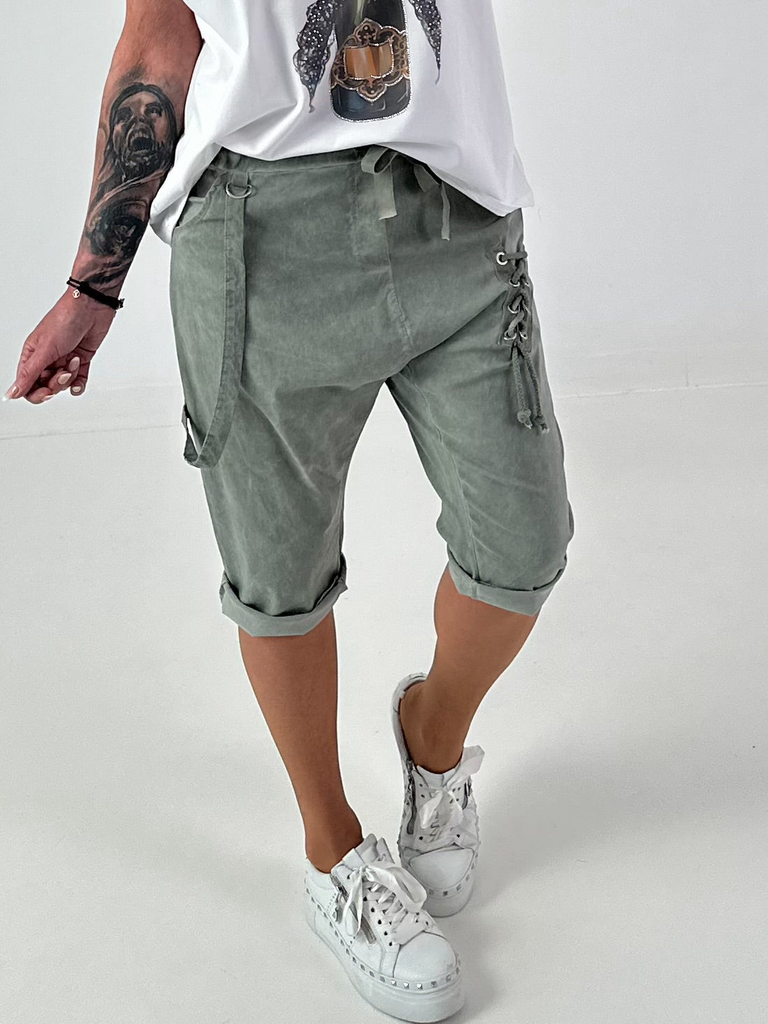 Baggy Short mit Schnürdetail - khaki