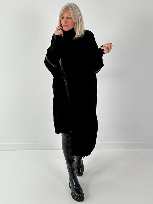 Asymmetrischer oversized Pullover Modell "Line Affair" - schwarz