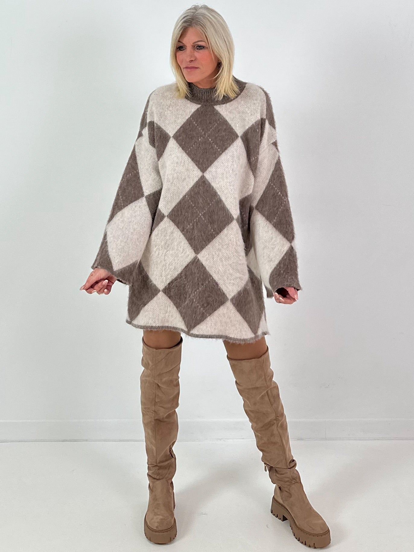 Lange trui/jurk model "Retro Diamond" - beige-taupe