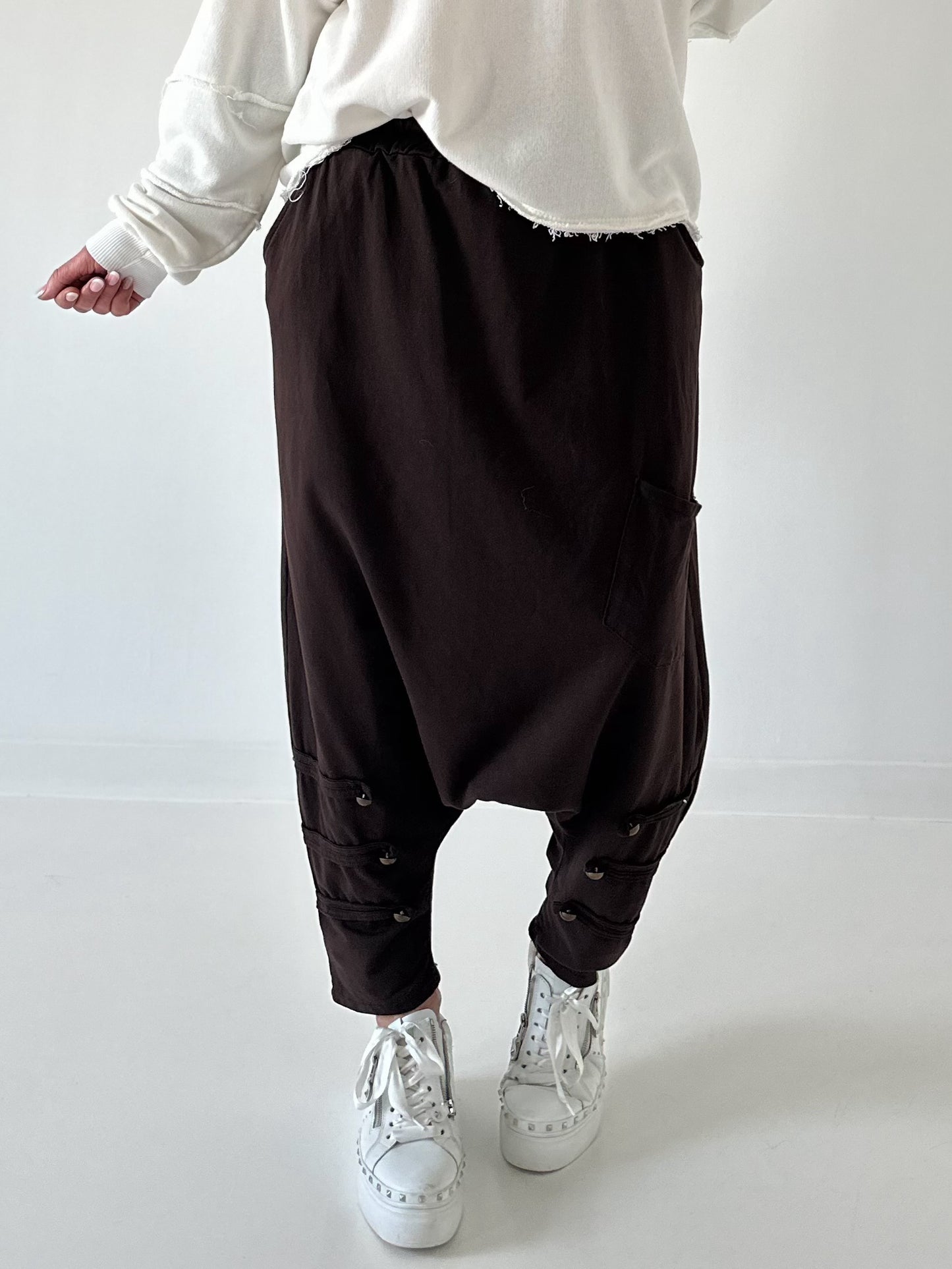 Haremhose mit Knopfdetails - mokka