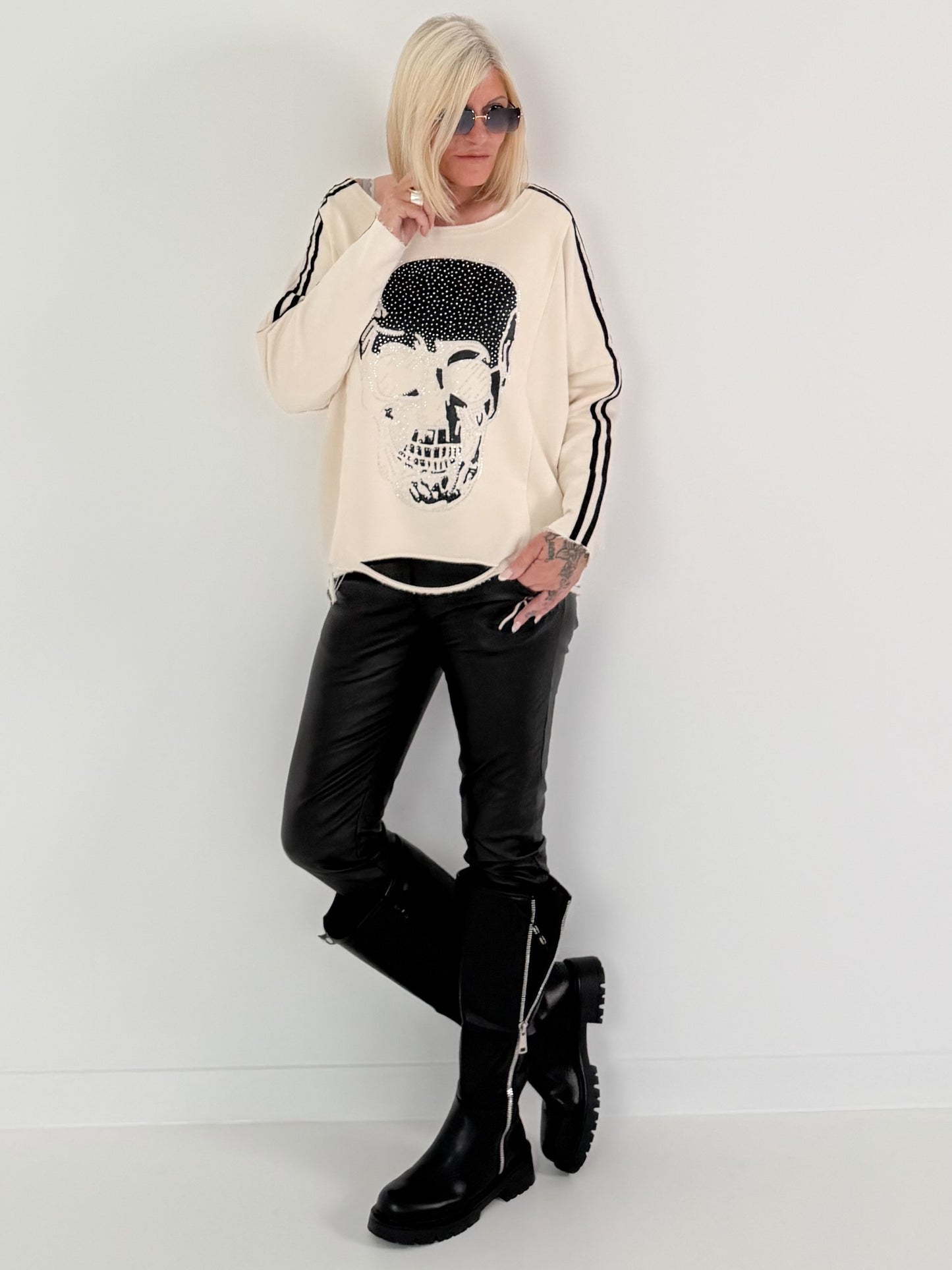 Sweater Skull with rhinestone details and cut-outs - beige
