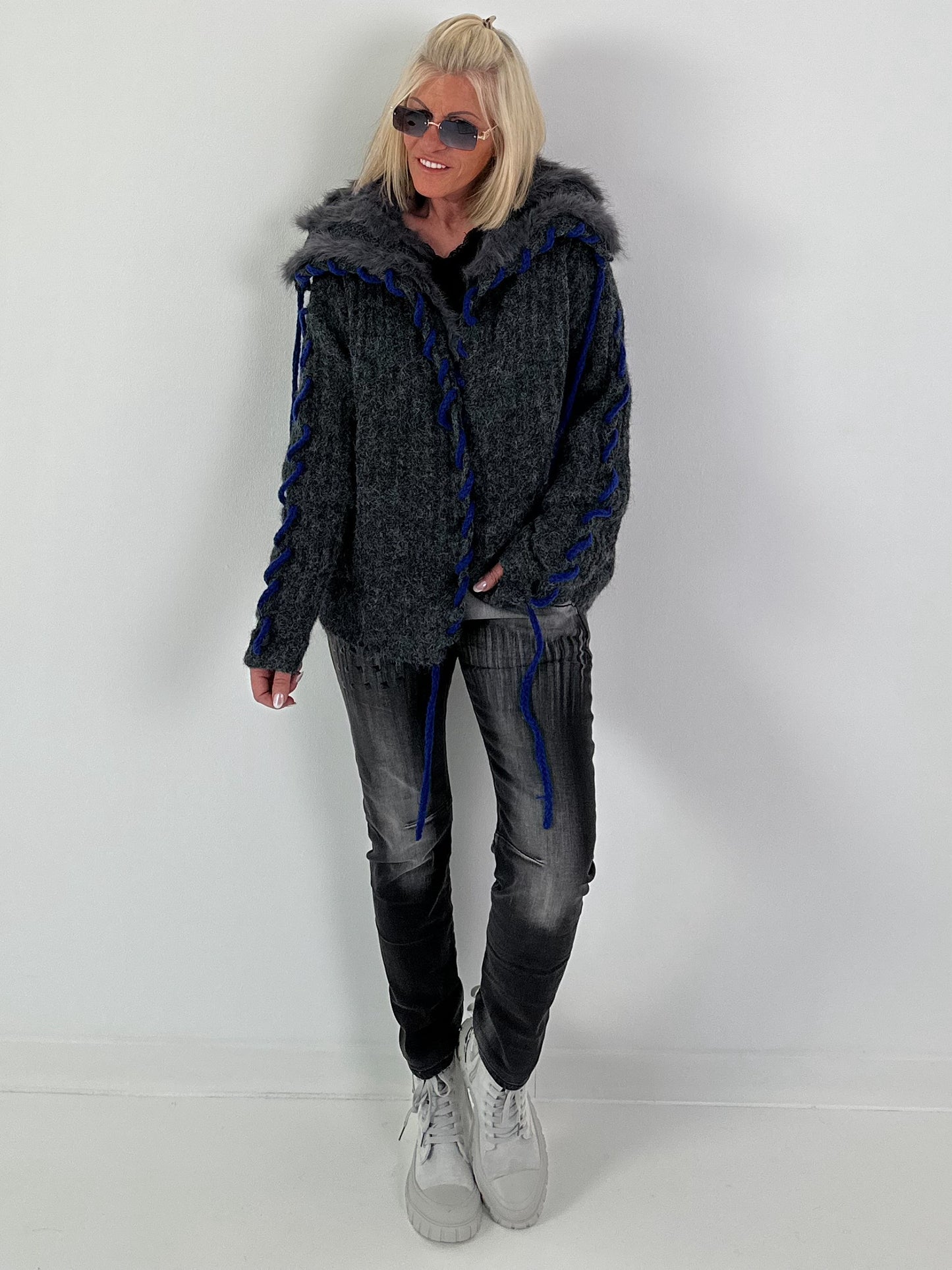 Cuddly Cardigan with Oversized Fur Collar - Anthracite
