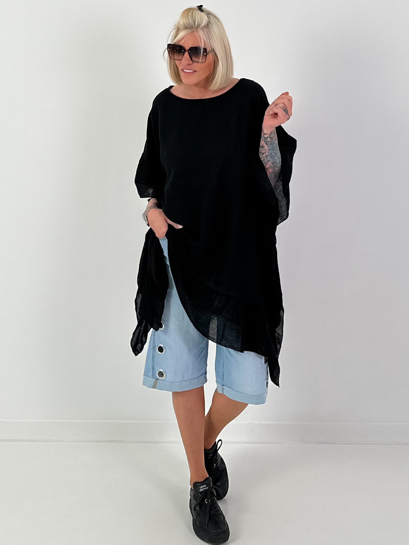 Tunic/dress with crocheted back - black