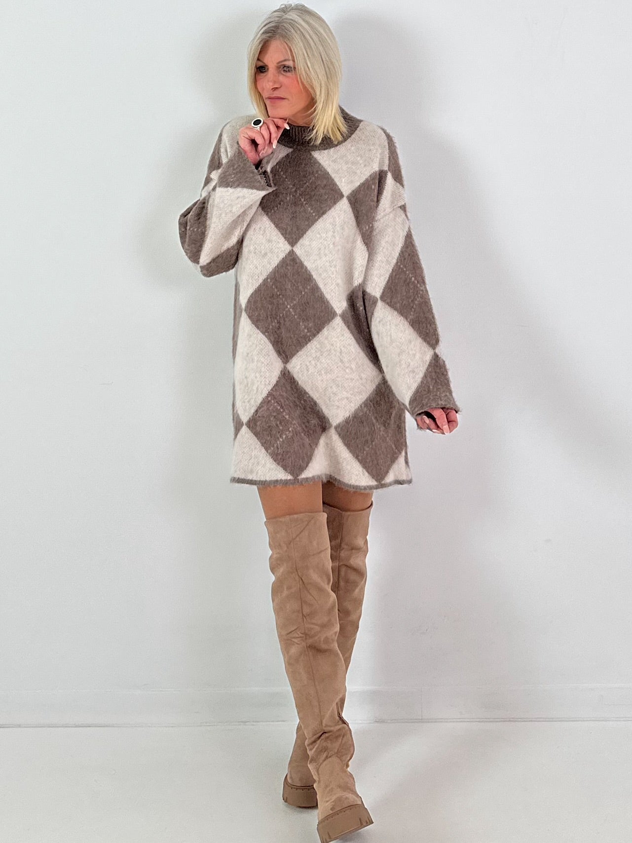 Lange trui/jurk model "Retro Diamond" - beige-taupe