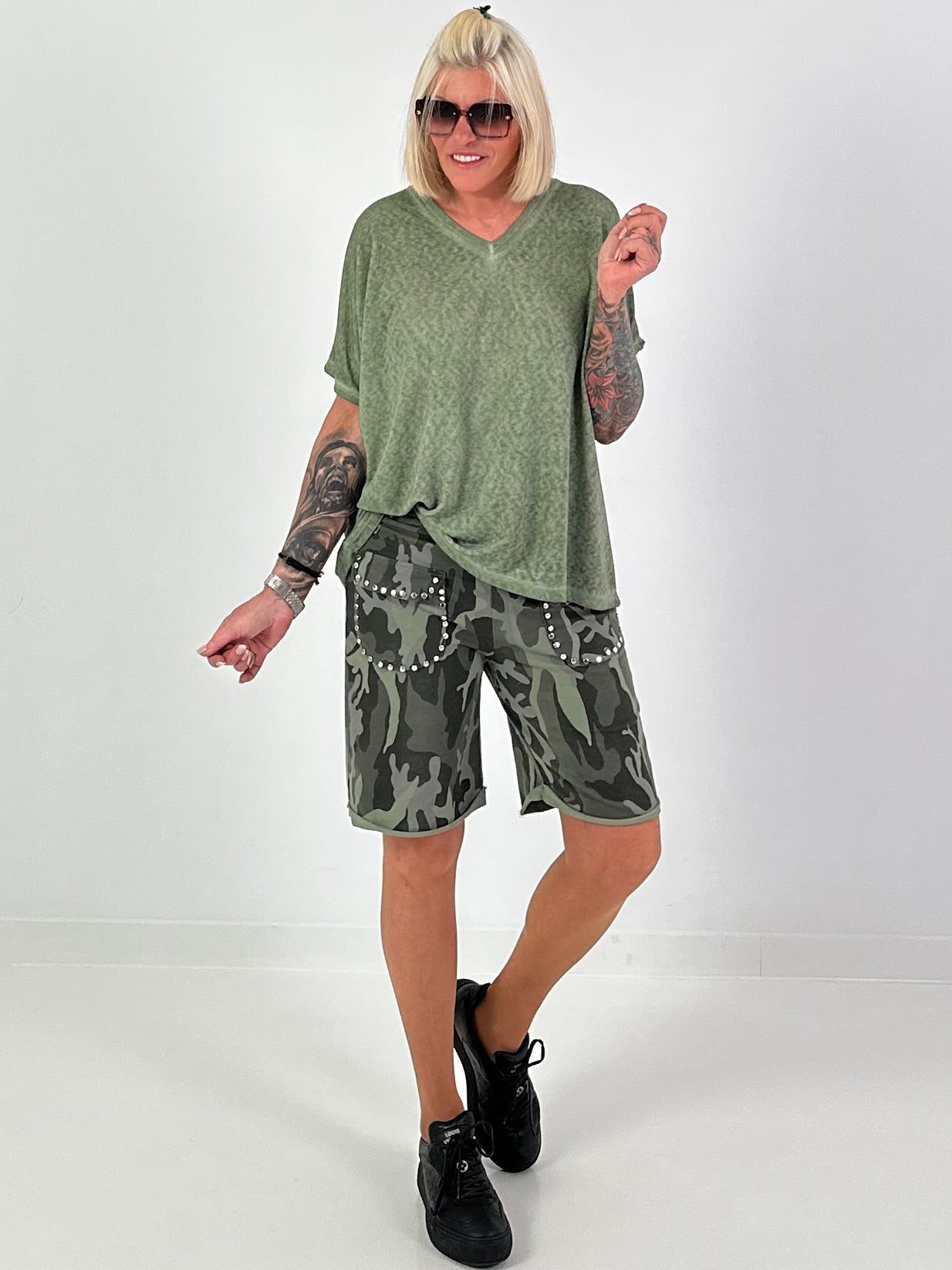 Feinstrick T-Shirt mit V-Ausschnitt - khaki