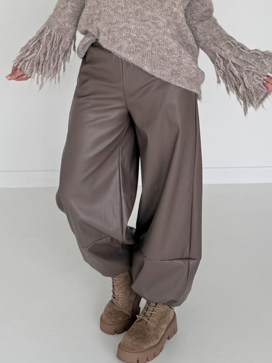 Vegane Lederhose 2 Looks - taupe