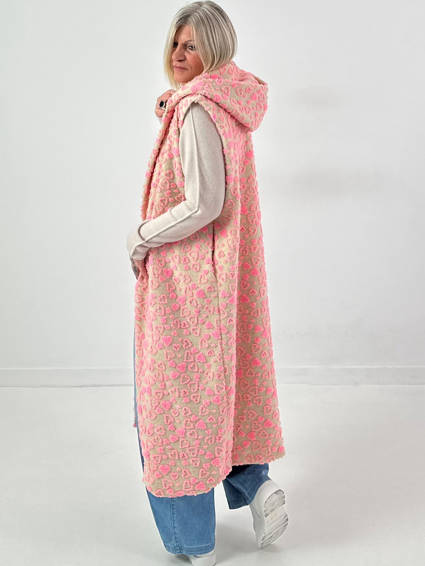 Longweste Modell "Heartly Hug" - beige