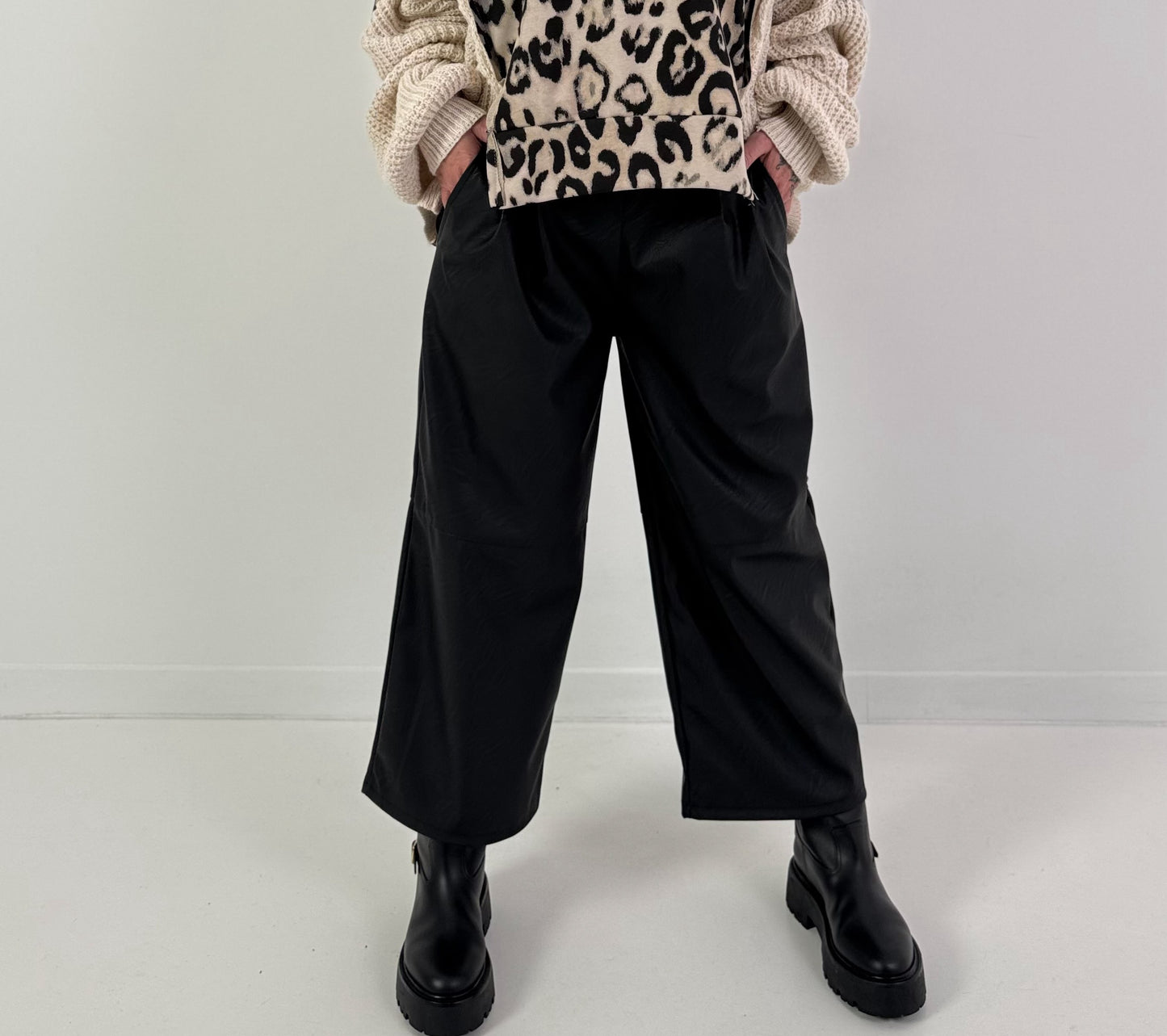 Culotte Hose in Lederoptik Modell "Loose Mind" - schwarz