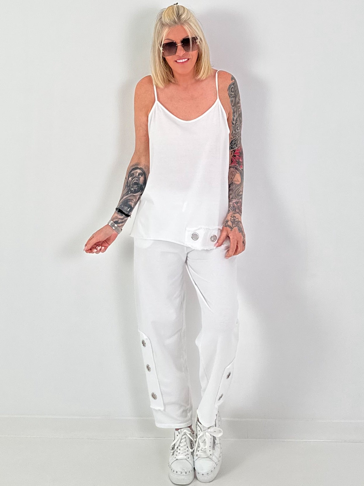 Top with silver eyelets - white