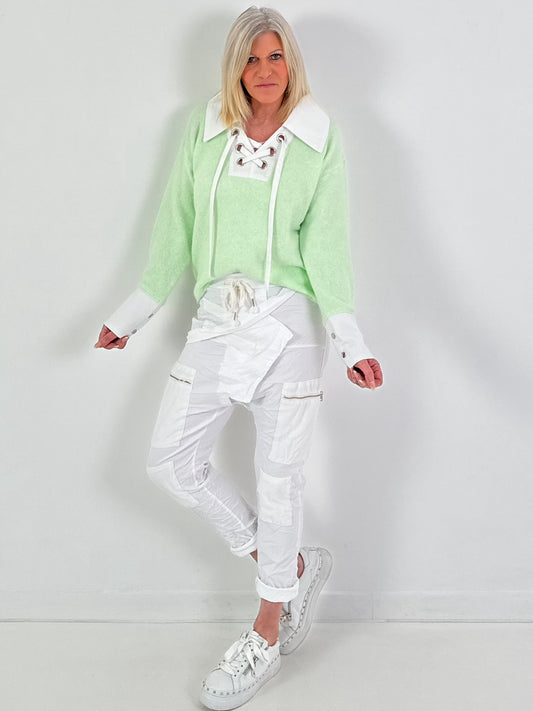 Pullover Modell "Laced Collar" - mint