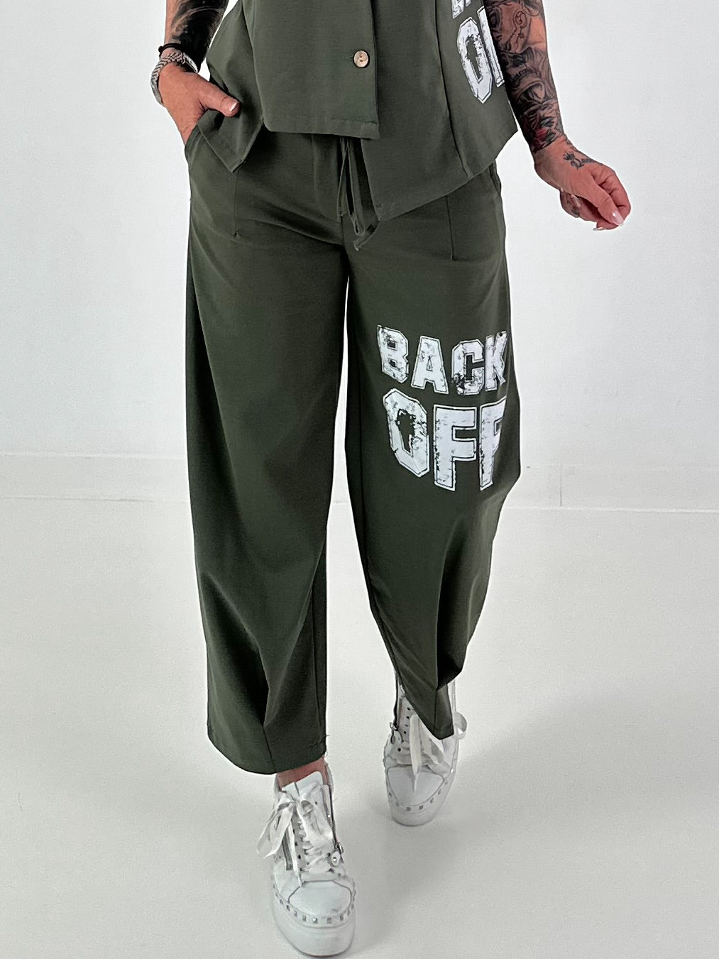 Hose BACK OFF - oliv