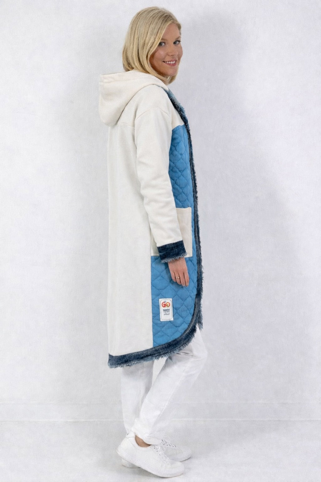 Sweatmantel mit Kapuze und Steppfront - beige-blau