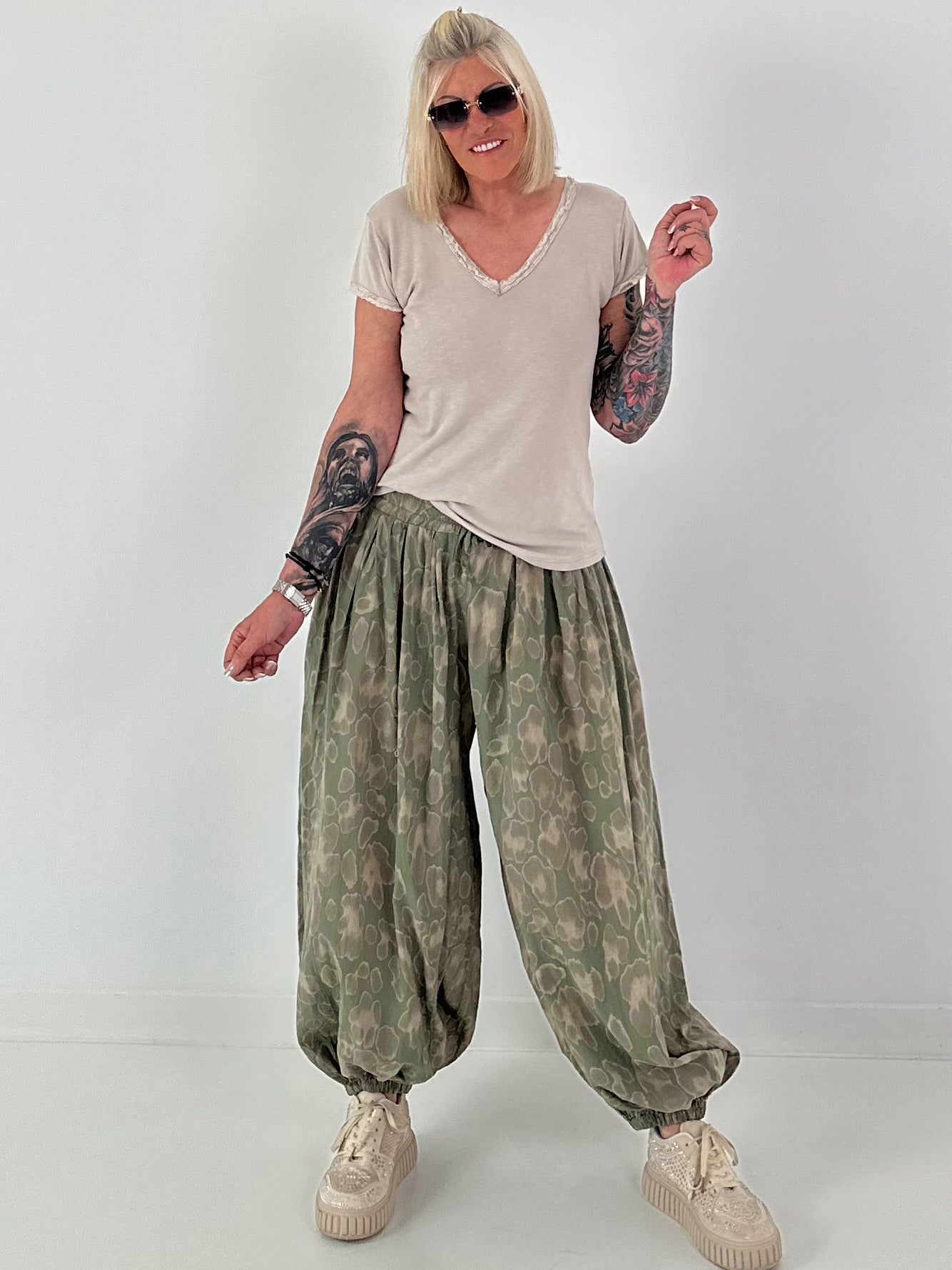 Leichte Pumphose mit stylischem Print  - oliv -mehrfarbig