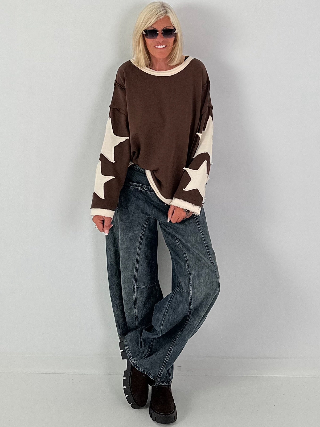 Sweatshirt mit trendigen Sternelementen- schoko