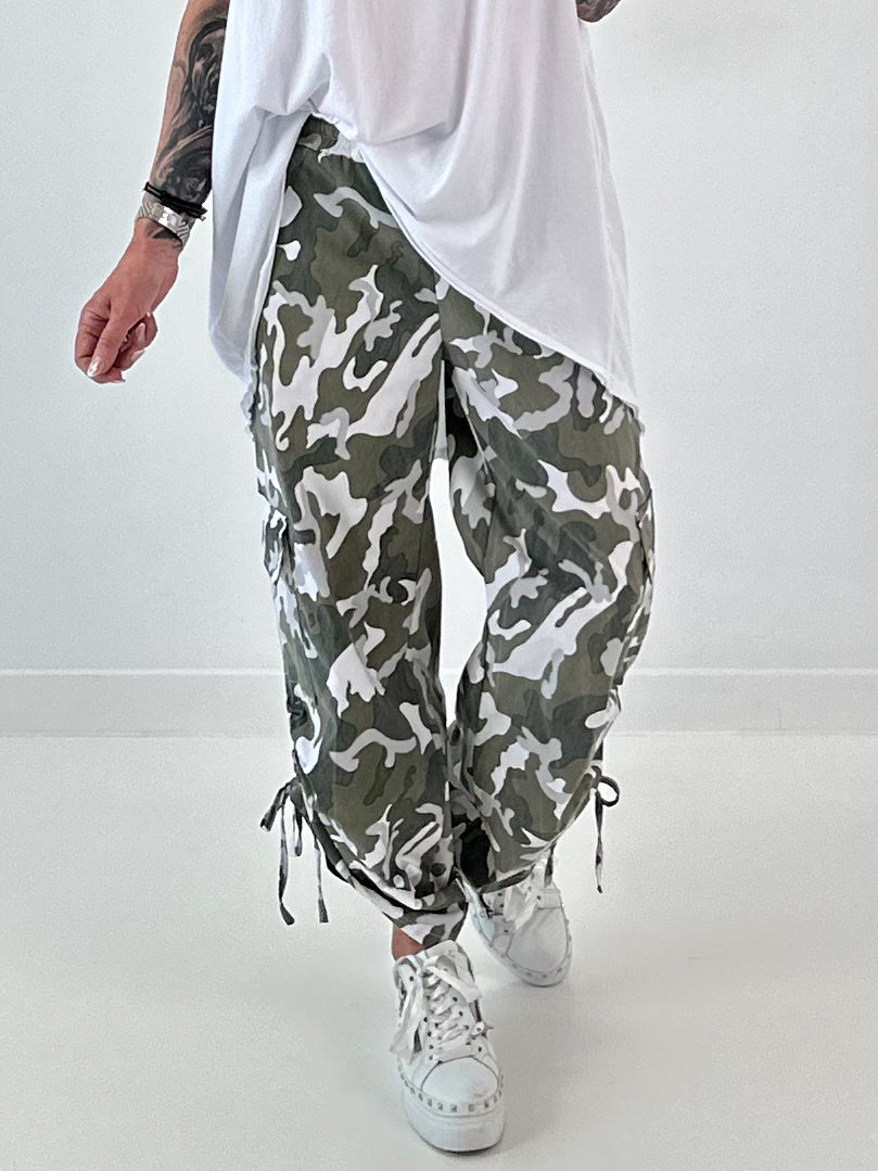 Cargo camouflage broek met smokwerk aan de pijp - kaki-wit