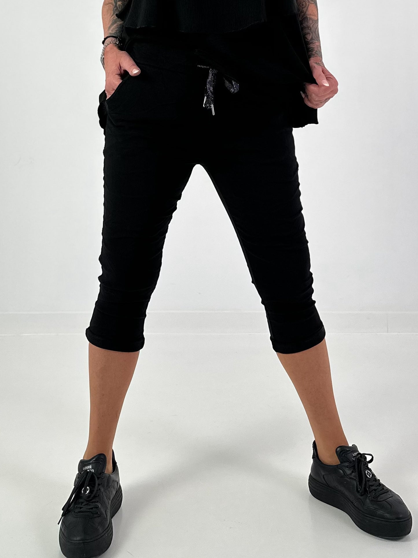 Capri Pants with Tie Waist - black