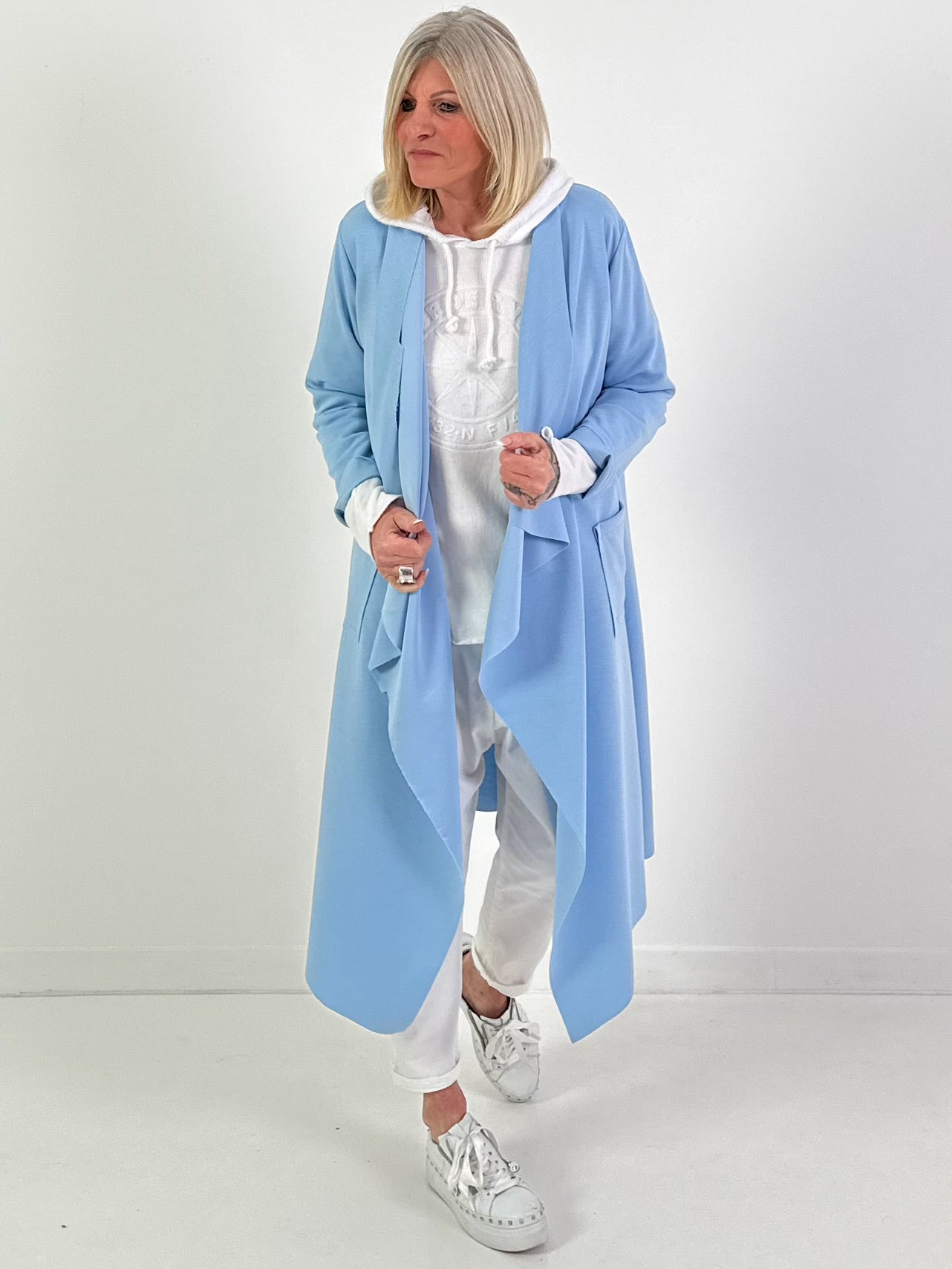 Mantel Modell "Velvet Breeze" - hellblau