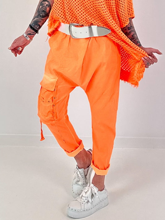 Baggy Hose mit aufgesetzter Cargo Tasche - neonorange