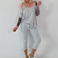 Shirt mit Cold Shoulder und Leo Strass - hellgrau