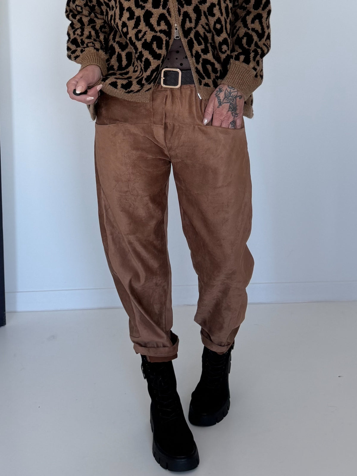 Hose in Wildleder-Optik mit Gürtel - camel