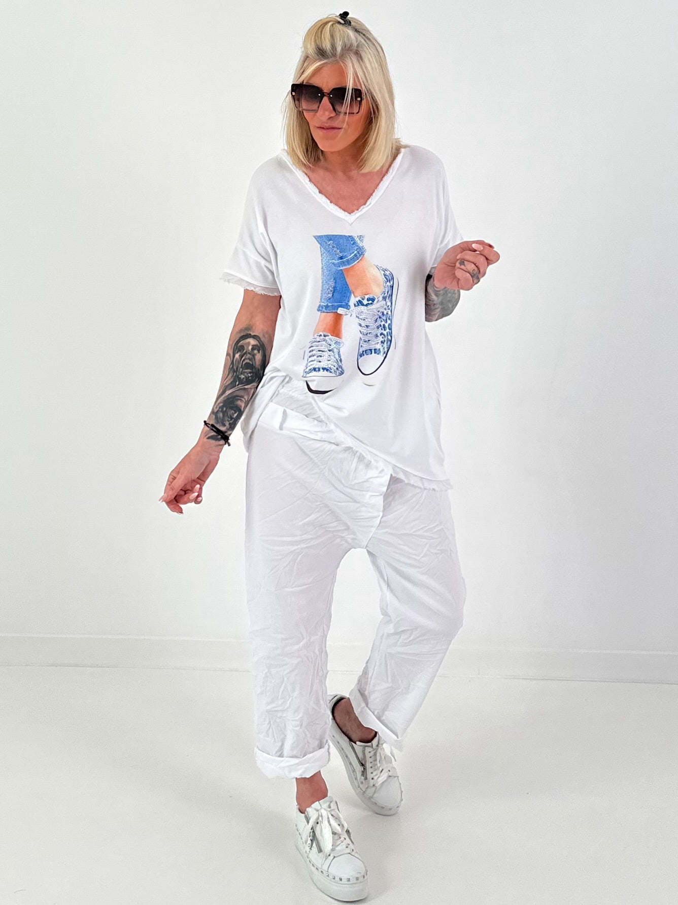 T-shirt with shoe print and glitter details - white-light blue